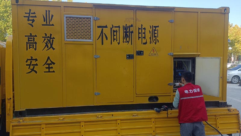 屯昌柴油发电机组和UPS电源配合使用时，如何避免切换过程中的电力中断？